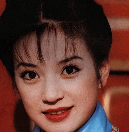 魏启颖的起落人生:女儿赵薇退圈后,儿离婚被分5.2亿,晚年丧夫