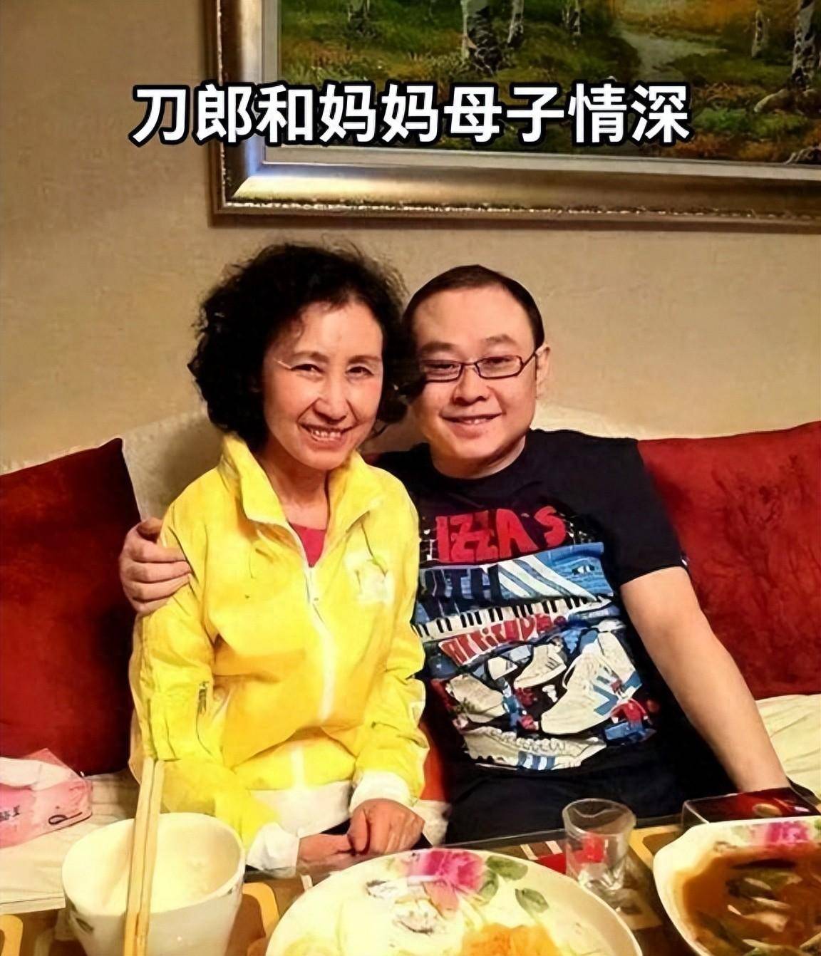 刀郎幸福的一家:和美丽的老婆,女儿,外孙同框,温馨满溢