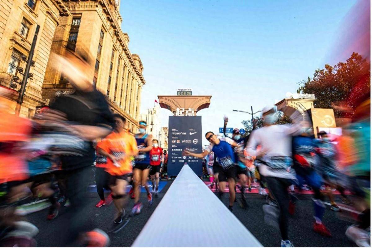 42.195公里可以跑完马拉松,沃尔沃汽车的长跑,没有尽头