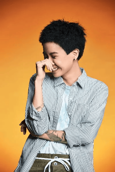 著名歌手卢凯彤:天生丽质却是同性恋,32岁跳楼身亡_余静萍_香港_at