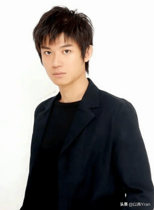 芦芳生,他是日本人,和刘亦菲是同学,45岁宁愿不红也不演鬼子