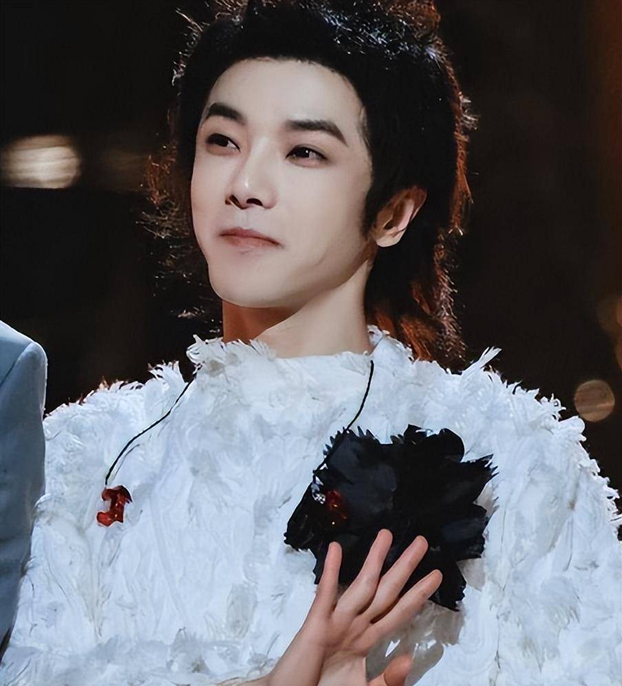 笑麻,华晨宇与刀郎同一天开演唱会,评论却一边倒,网友一针见血