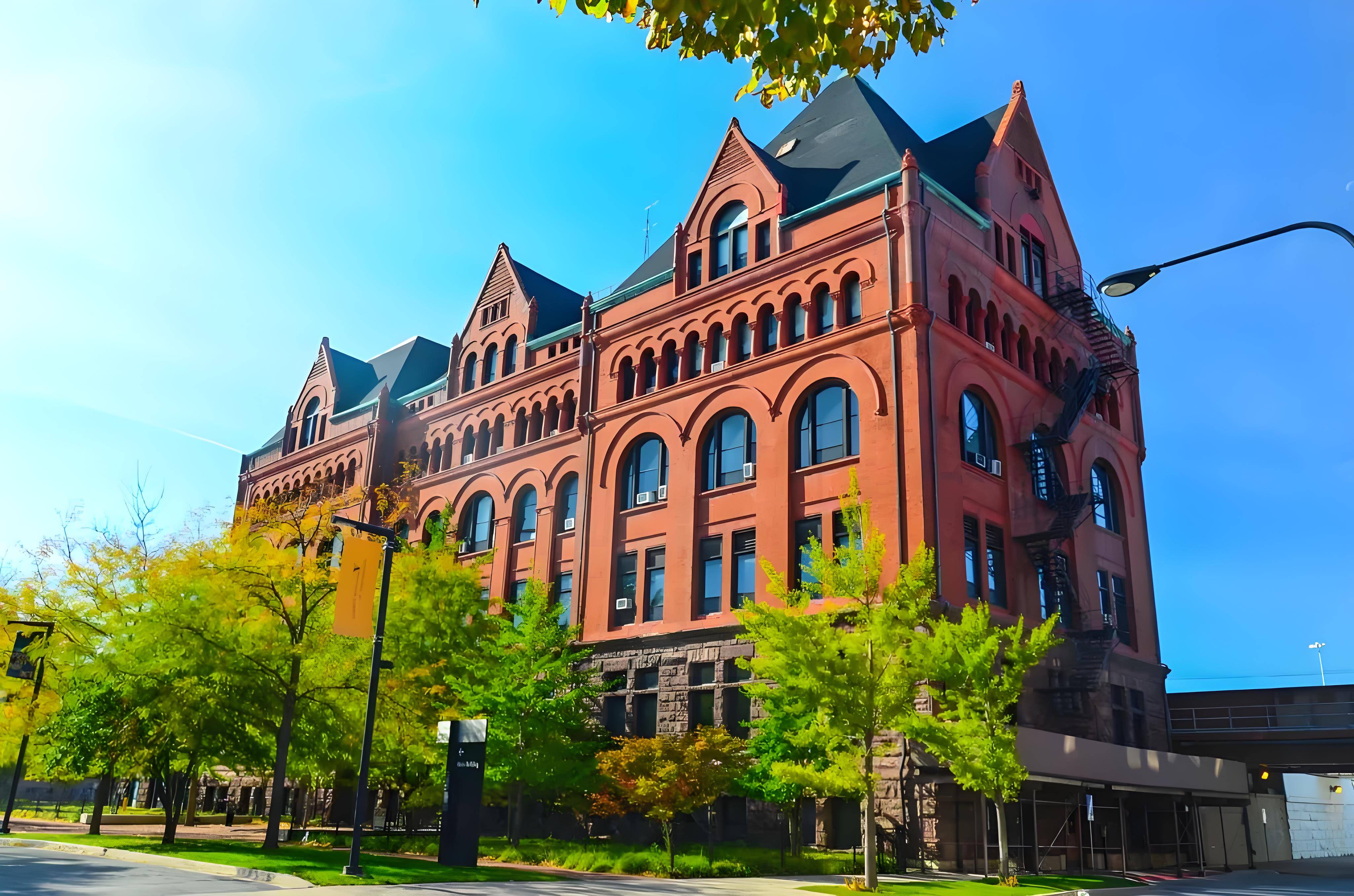 英国留学院校鄙视链,你的梦校位于金字塔第几层?