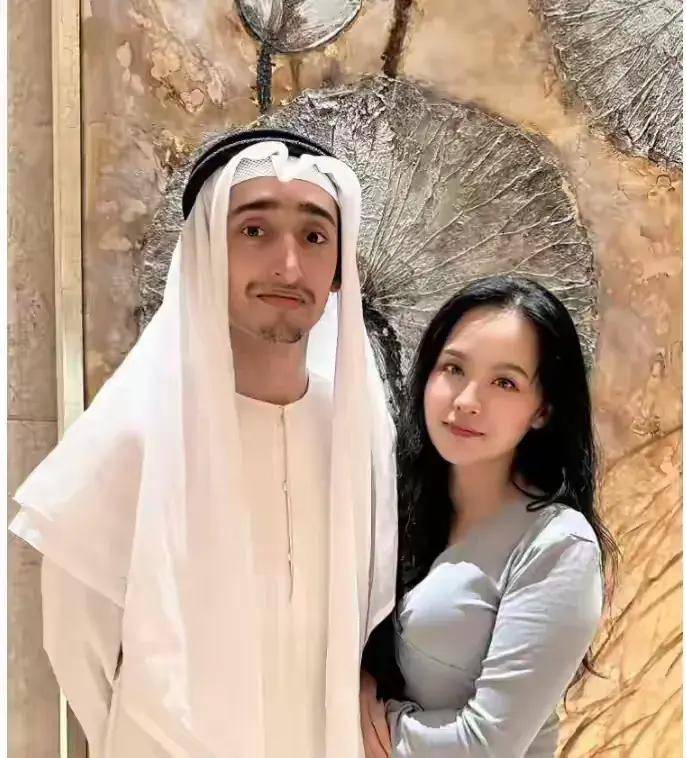 迪拜富豪娶大16岁湖南二婚女,放弃金矿当上门女婿,如今后悔吗?