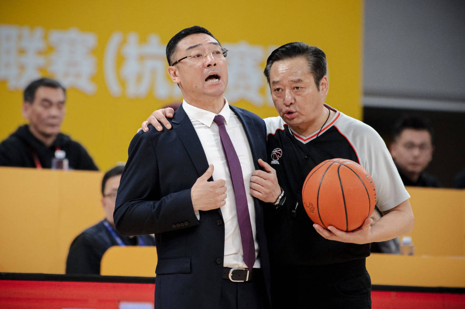 球迷叫好,上海换帅,但刘鹏太冤了_助理教练_外援_战术