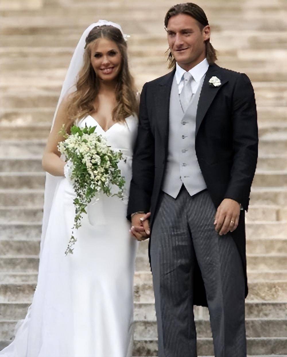 离婚2年,48岁托蒂又寻新欢:32岁模特,曾是姆巴佩情人