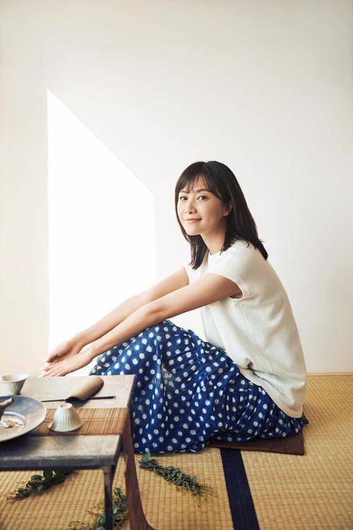 从19岁开始谈恋爱,年近半百还没结婚,"风流才女"徐静蕾现形记_王朔