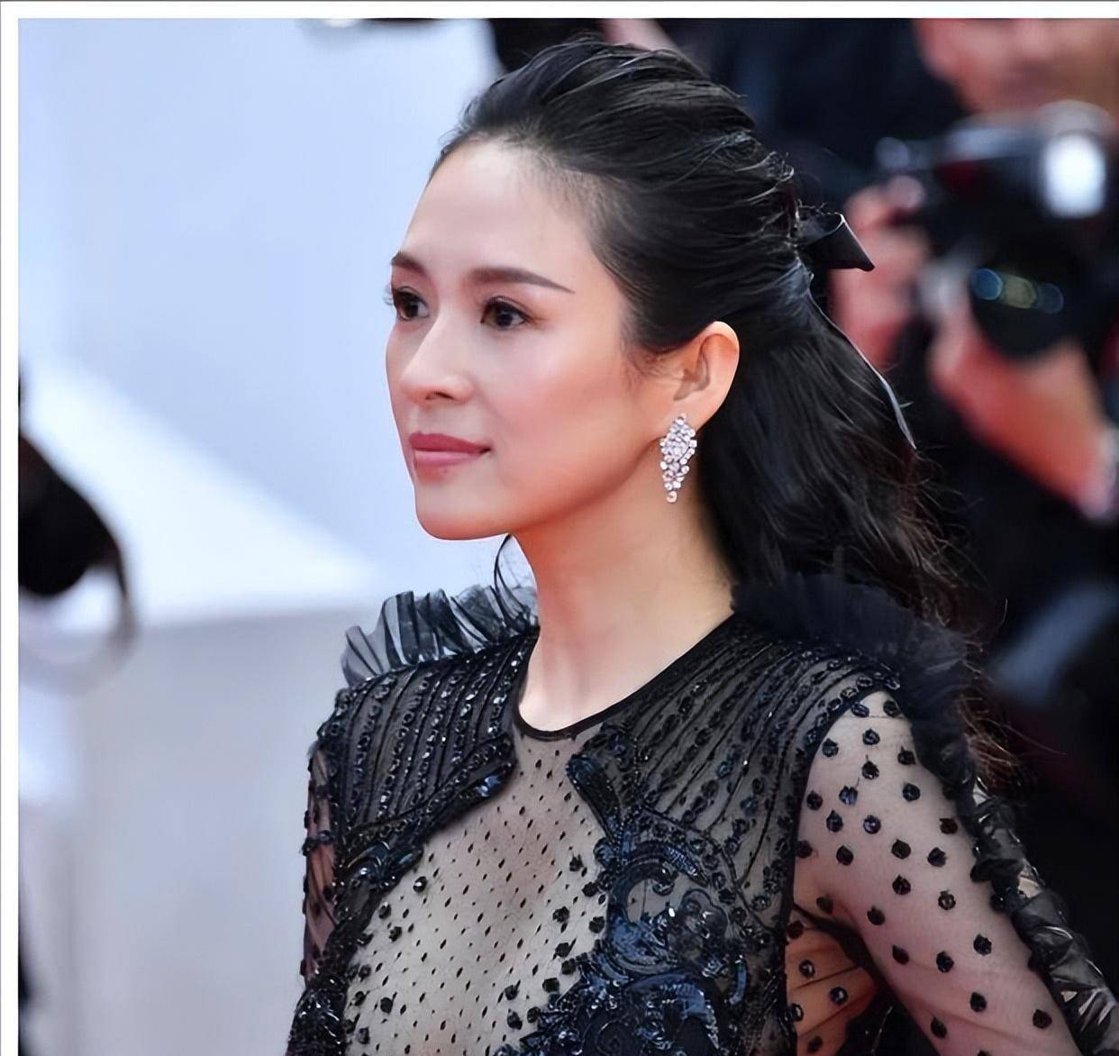 离婚仅一年,再看章子怡现状,才明白陈凯歌那一"推"有多厉害?