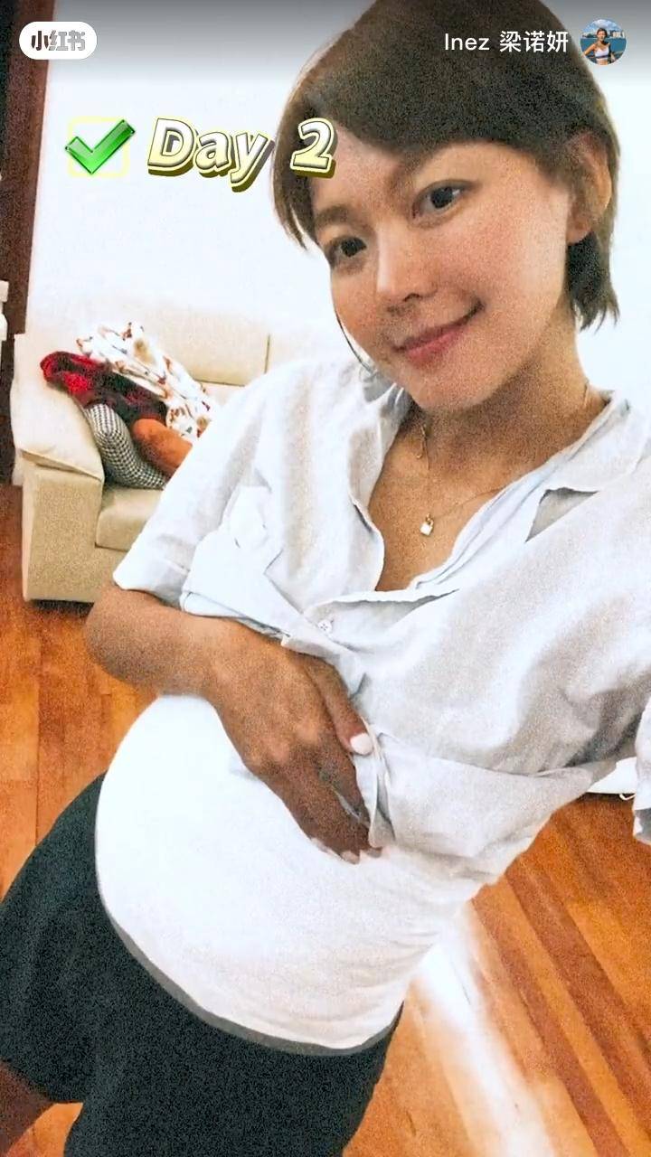 36岁梁若妍与洪永城喜获两女 小名特别难以理解 与岳母一起带娃出游