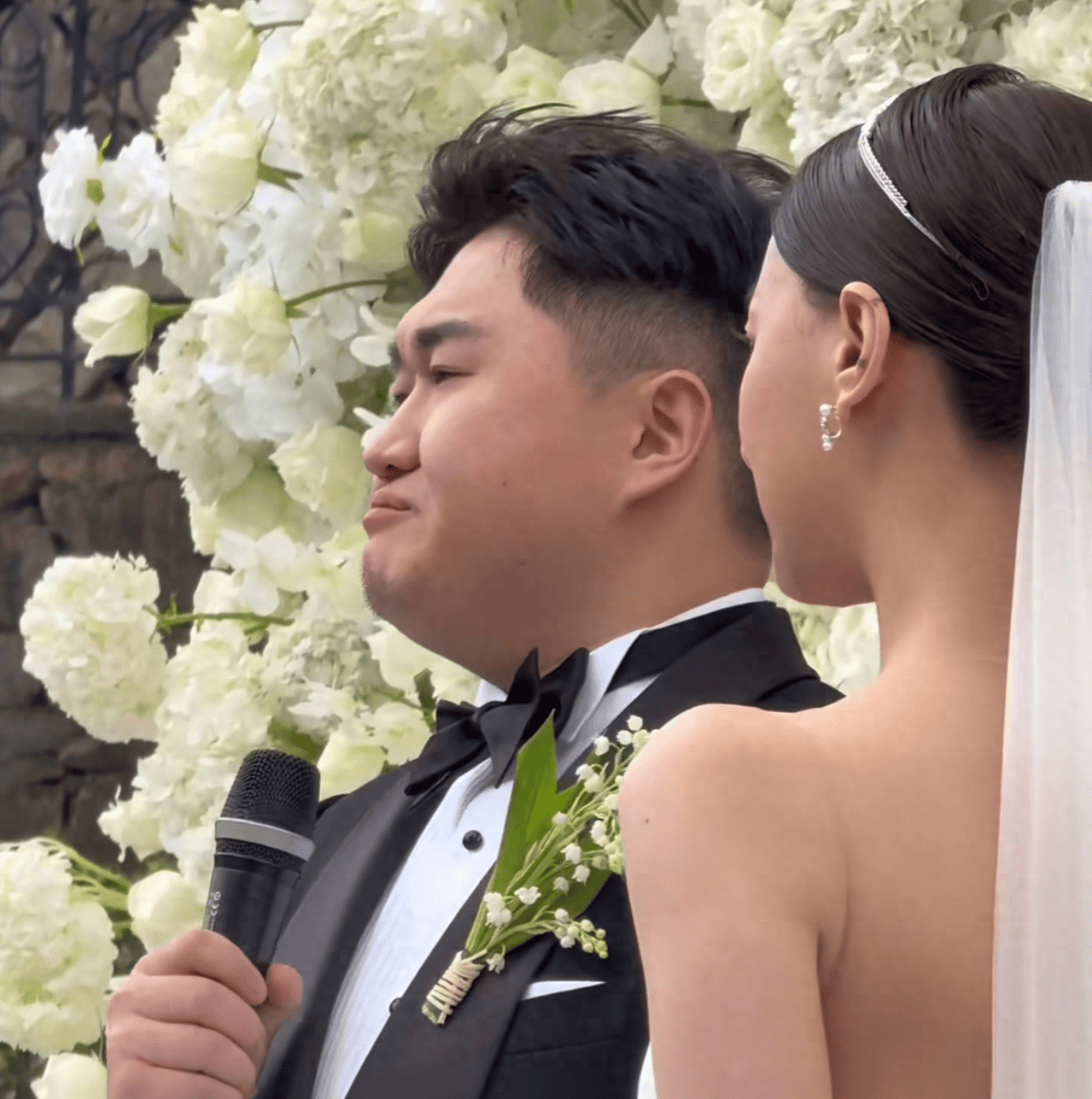 张百乔小雪婚礼大揭秘:花小龙携女友惊艳亮相,闺蜜皓瑞泪洒现场