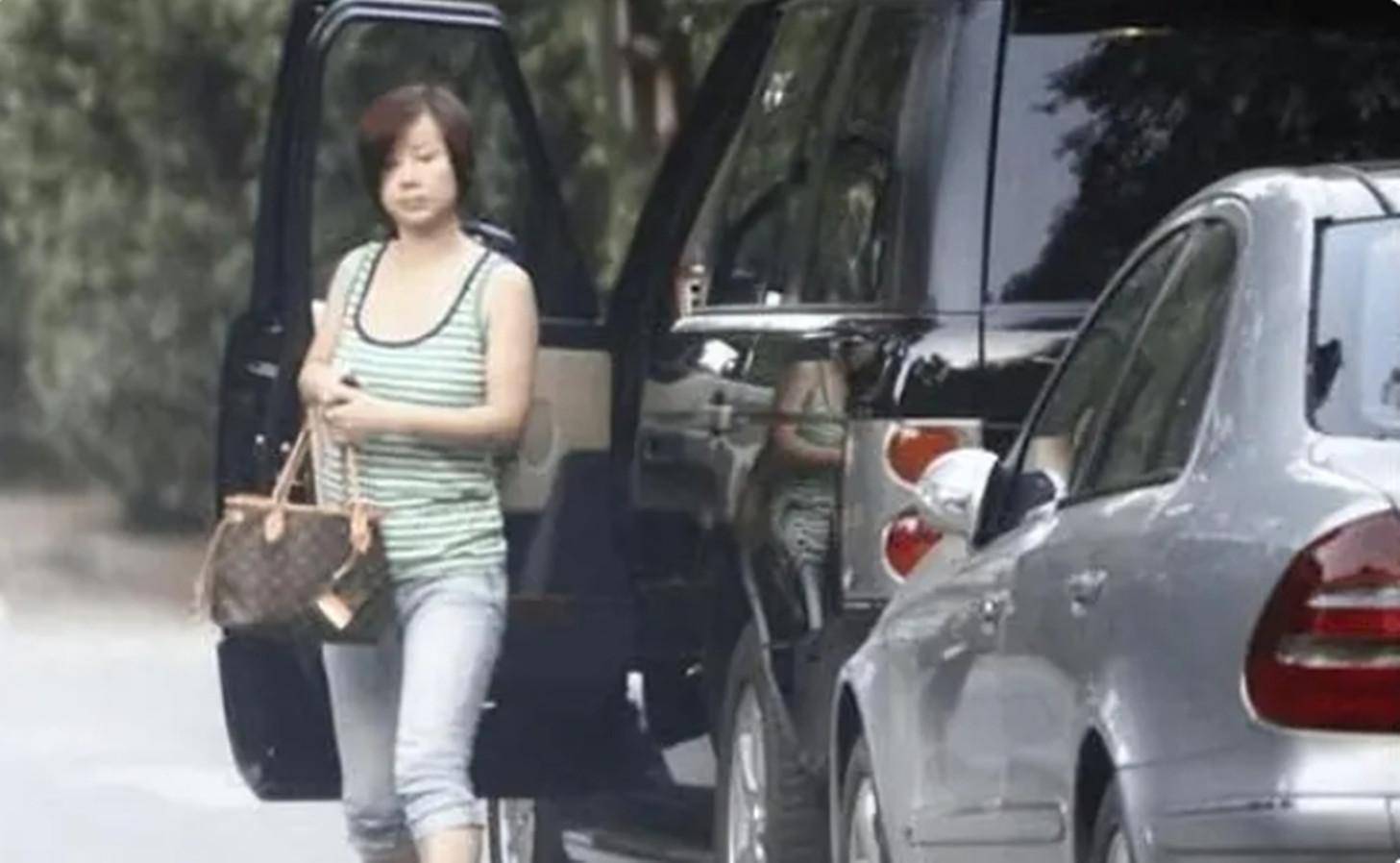 被满文军亲手送进监狱,囚禁256天的李俐,为何出狱后7年才离婚?