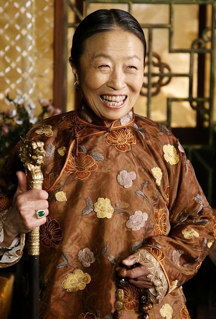 "丑娘"张少华:人丑心更丑,年轻时做恶事,晚年眼中常含泪水