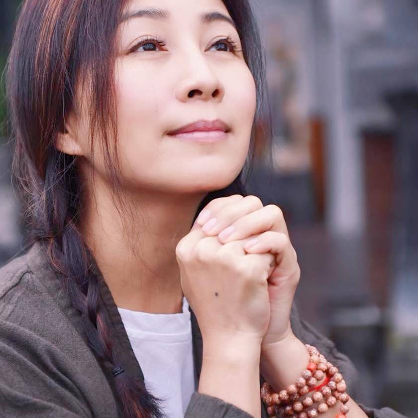 直到王杰在拍 mv的时候,爱上了香港明星莫家尧的妹妹莫绮雯,而莫绮雯