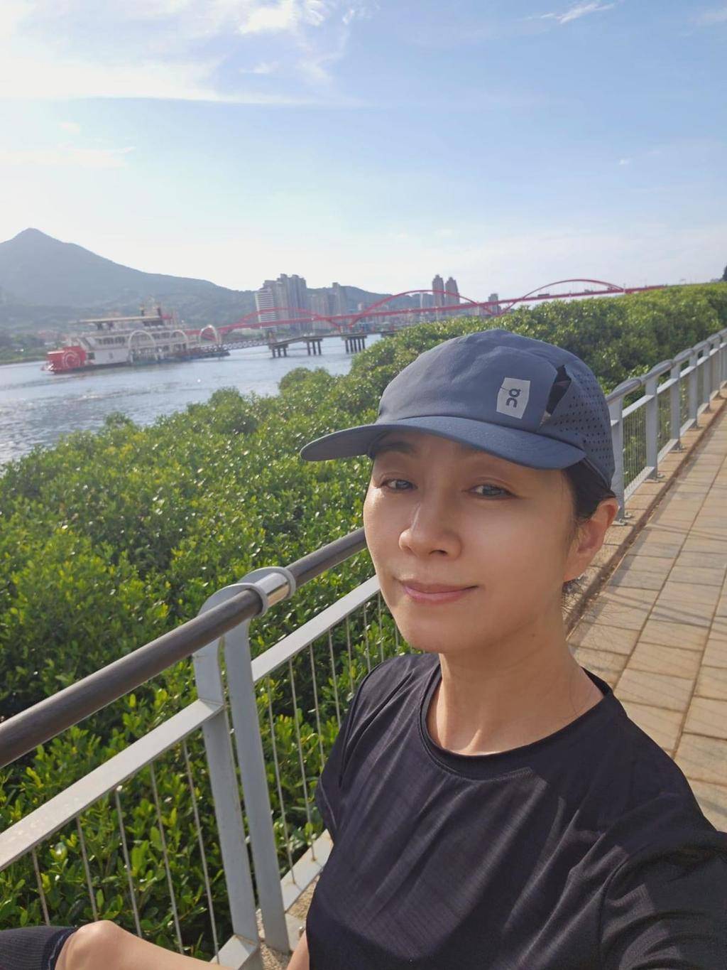 在十年的婚礼上,于冠华和他的妹妹一起开了房间,方文琳一看,眼泪都