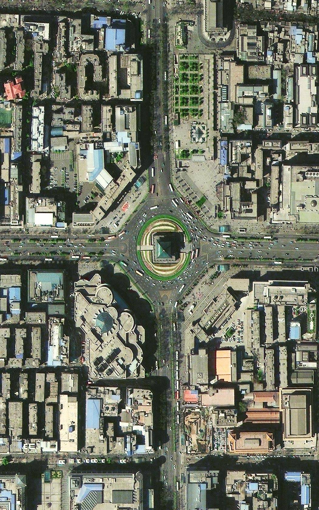 其业务围绕中高分辨率遥感卫星展开,涵盖了原始数据服务,基础地图服务