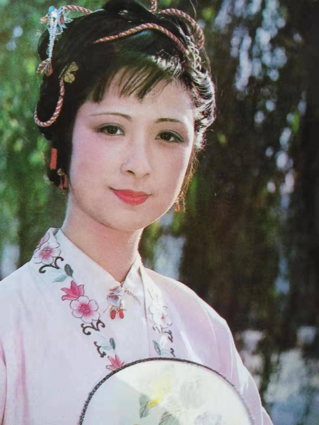 红楼梦:尤二姐的隐忍,到底换来了什么样的结局?_王熙凤_贾琏_荣国府