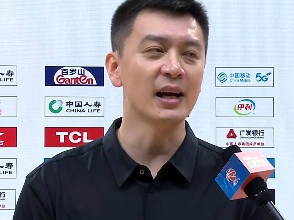 杨鸣怒了!首次感受到辽篮球迷的副作用,在自己的主场干扰自己人_比赛_