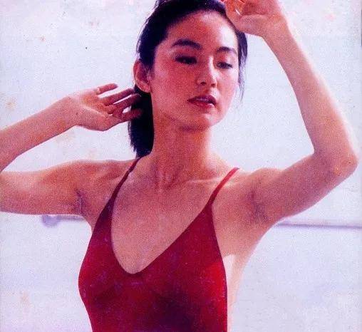 70岁宝岛第一美女林青霞生日!昔日她身材火辣性感美艳_秦汉_事业_电影