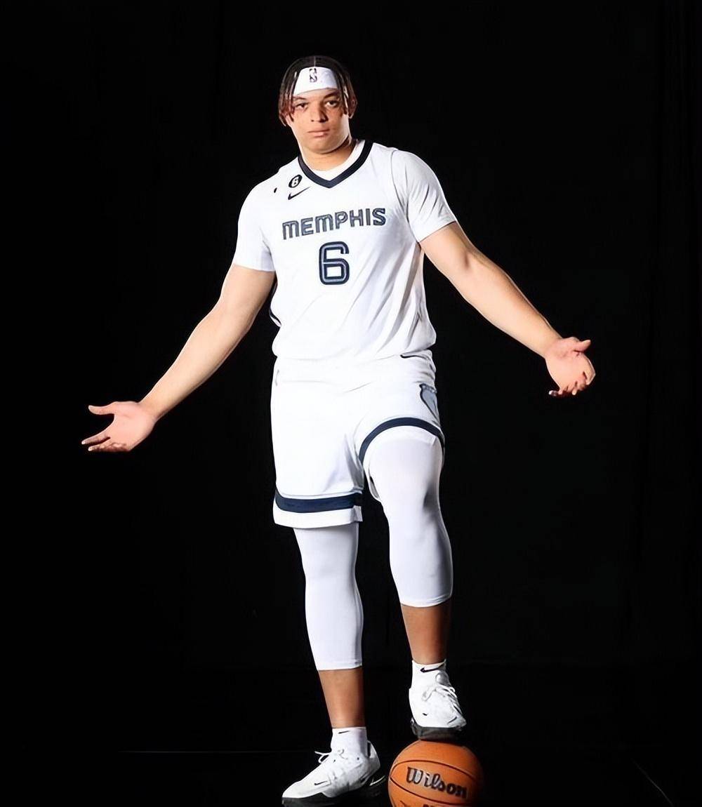 许利民谈上海新外援洛夫顿:无论对方多大的牌 是人他就会有弱点