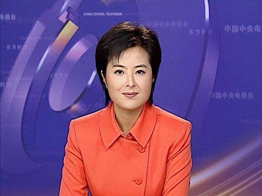 张泉灵：曾是央视一枝花，低调嫁大18岁李铁为妻，如今生活幸福_爱情_事业_父母