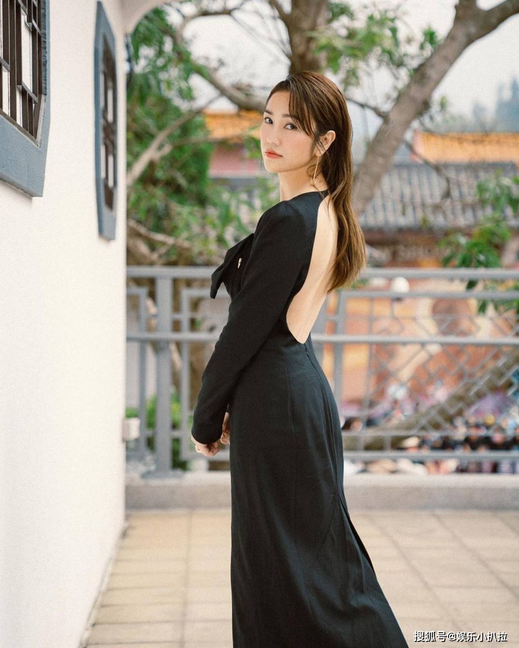 谢安琪带爸抽血闹"偷食"笑料,家庭温馨背后的深情守护