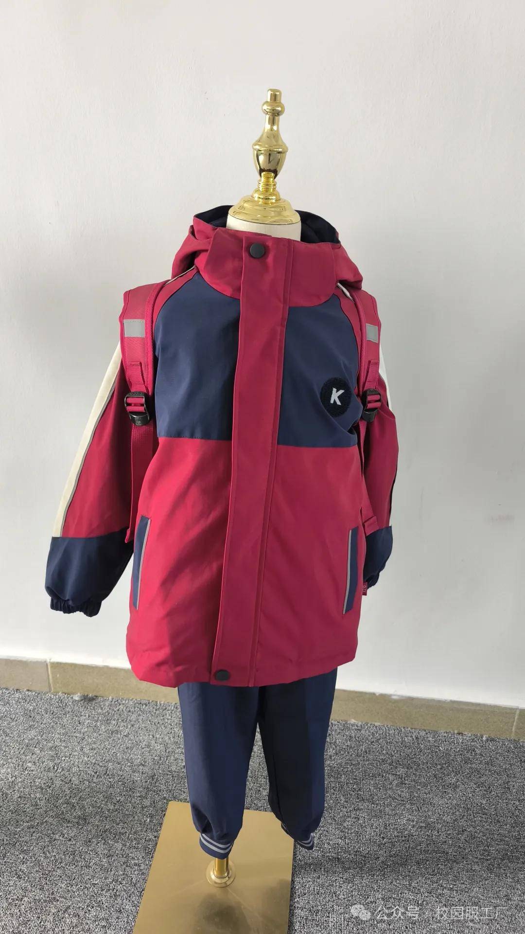 订做冬季校服冲锋衣，打造温暖校园风尚