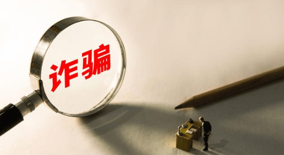 老夫妇要在银行柜台转账六万元用于投资理财 警