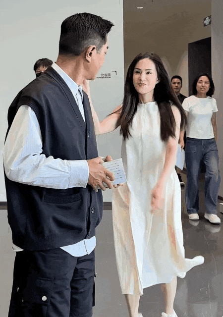 最美小龙女近况曝光:为渣男抑郁自杀,近60岁未婚无子,美如少女