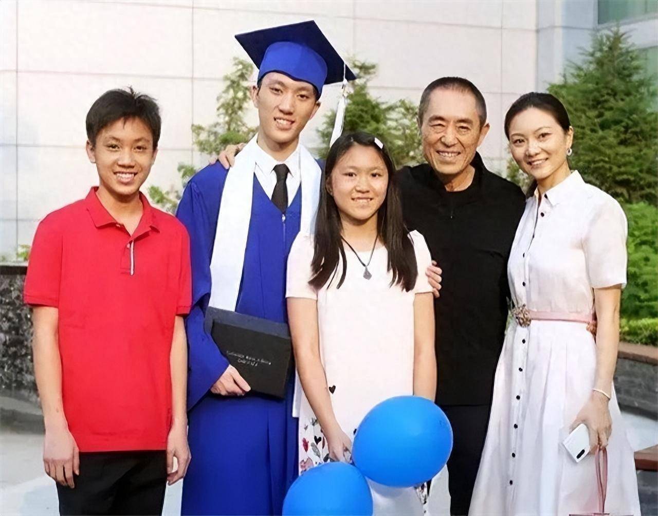 张艺谋长子张一男:在没爱的环境下长大,今22岁清爽帅气