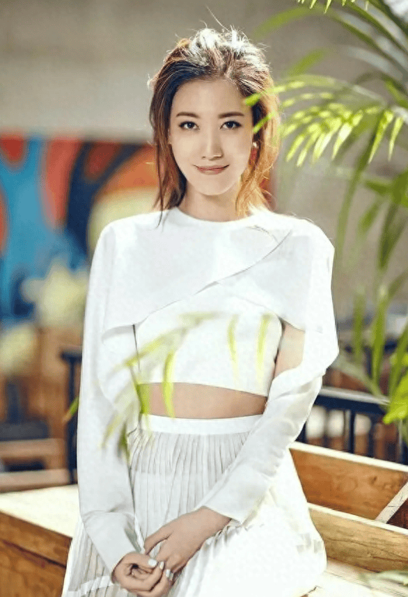 高露:被赞"最干净女星",当红的时候,她低调结婚,隐婚生子.