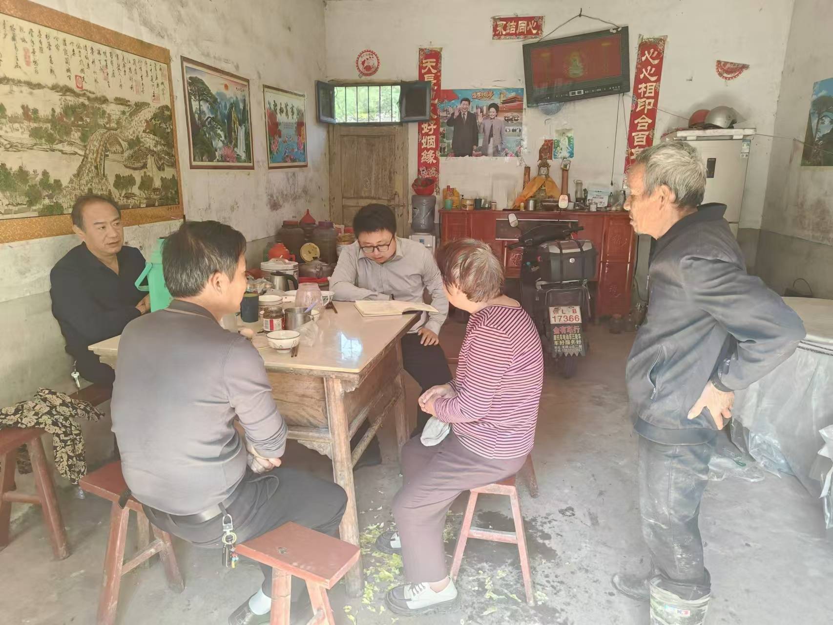 江西省贵溪市流口镇人大代表走访:给罪错青年温暖与指引