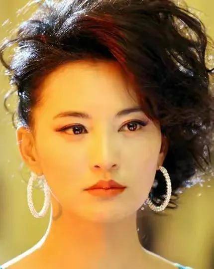 莫小棋做出了一个勇敢的决定:生下孩子,并与男友结婚