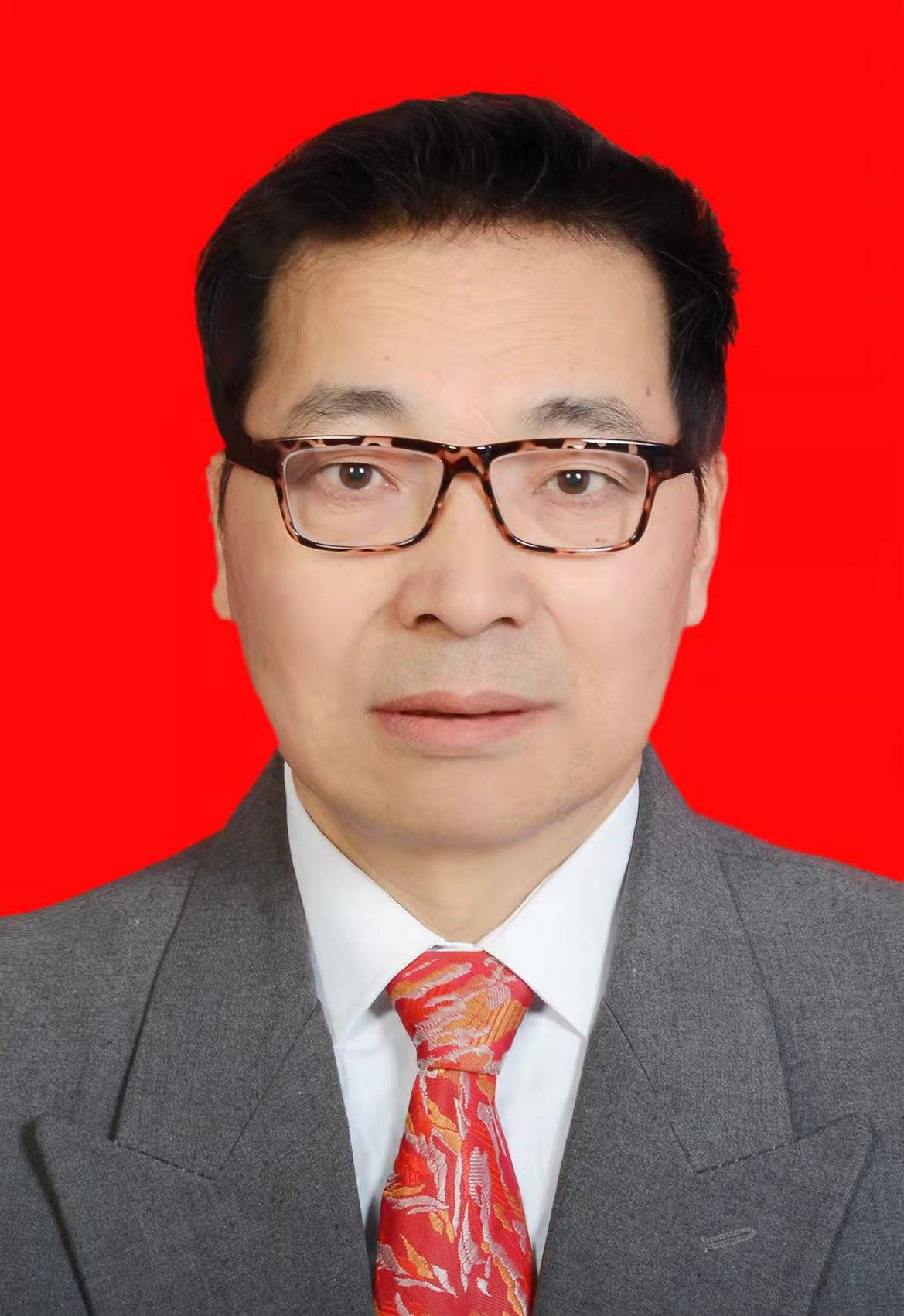进修于中国三境书画院,擅长书画艺术,长期绘画创作,实力派书画家