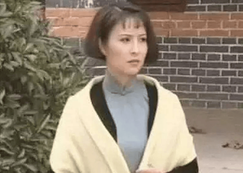 国家一级演员李羚:嫁大13岁丈夫,婚后住10平米车库,如今幸福吗