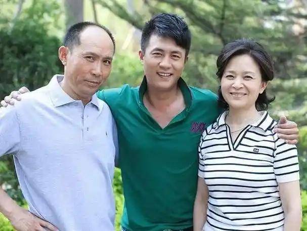 演员赵君:与郑卫莉离婚20年,61岁仍单身,前妻带孩子嫁杜淳父亲