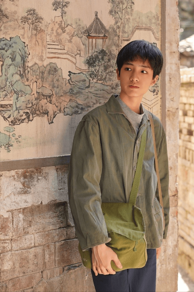 小学时期换成了2011年出生的李庆誉扮演,今年13岁,也贡献了不少