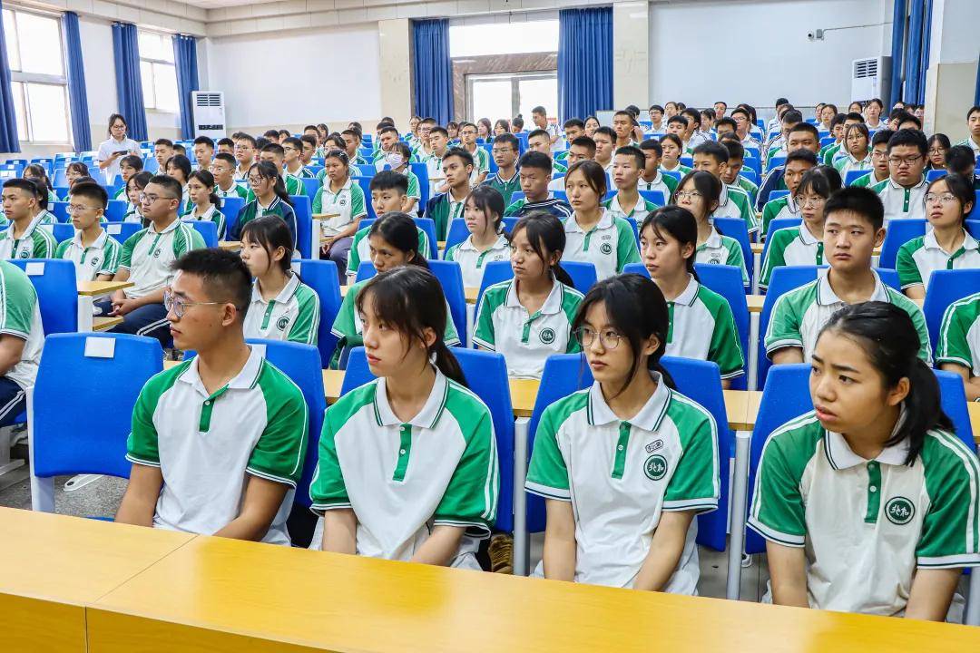 开远行知学校2024级高一新生军训纪实