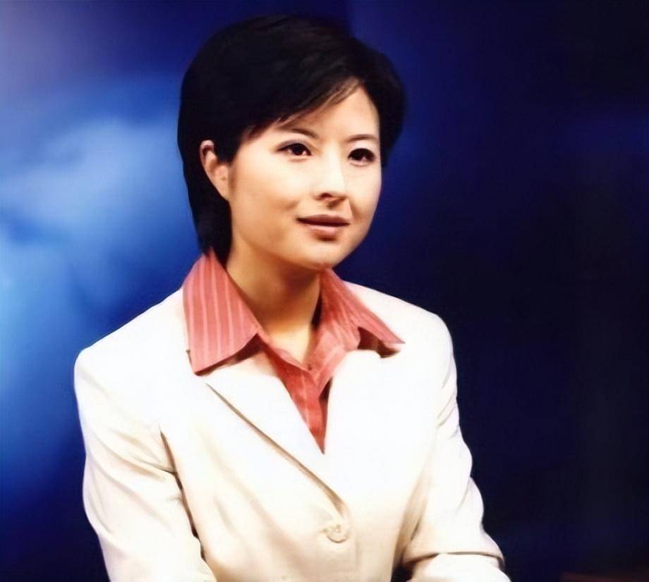 08年汶川地震前线主持张泉灵,因一场乌龙离职央视后,今怎样了?