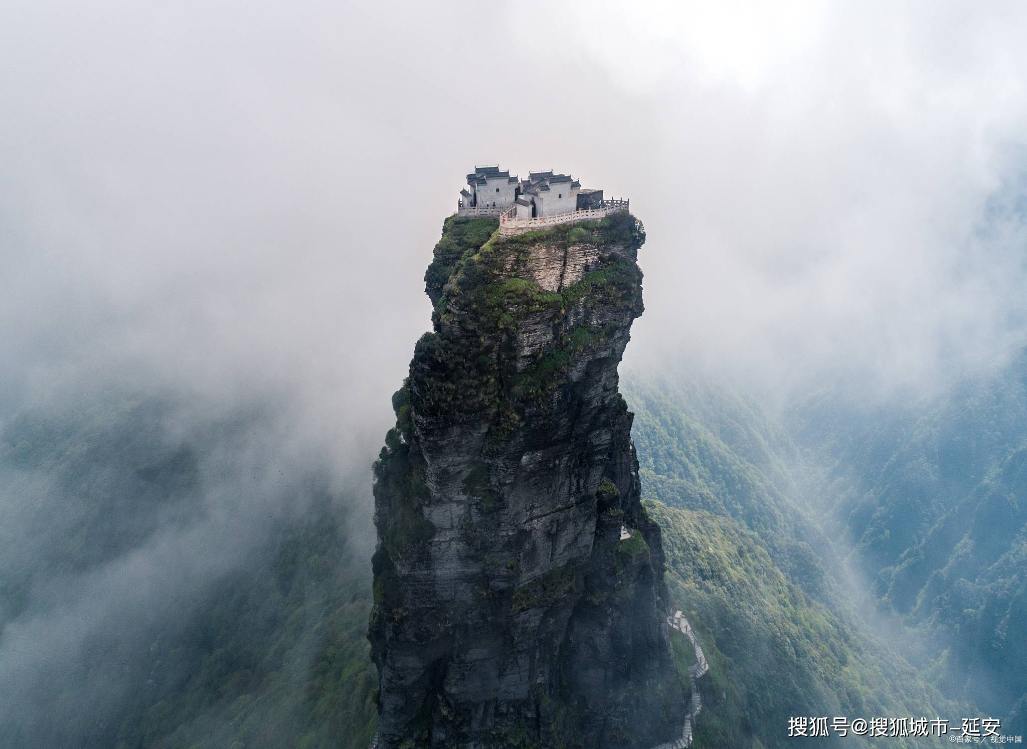 梵净山双子峰图片