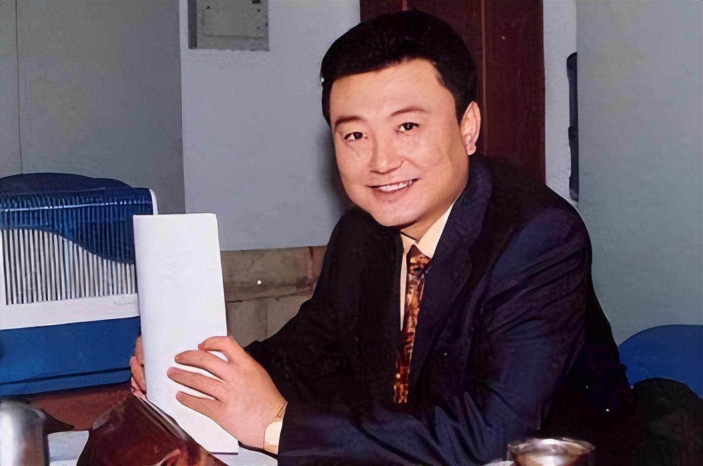 包含新闻记者王宁的词条