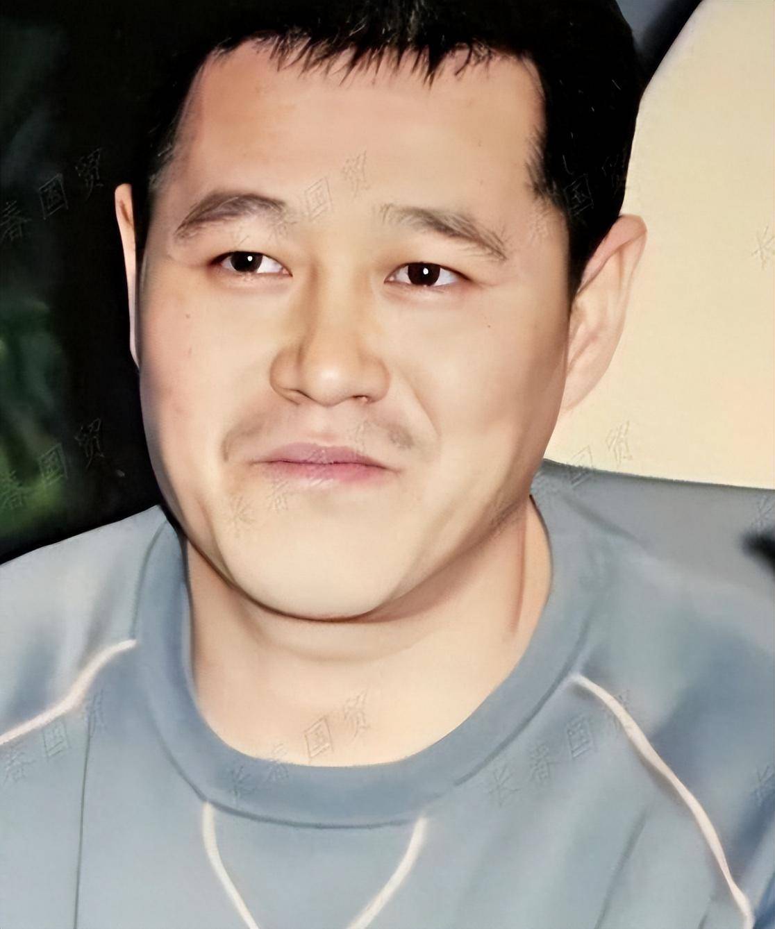 到底是什么原因让这位站在事业巅峰的歌唱家选择全身心投入家庭?