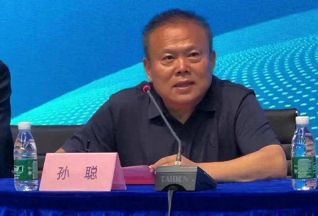 【歼-15总设计师孙聪院士】据介绍,歼-35采用一体化设计的单座,双发