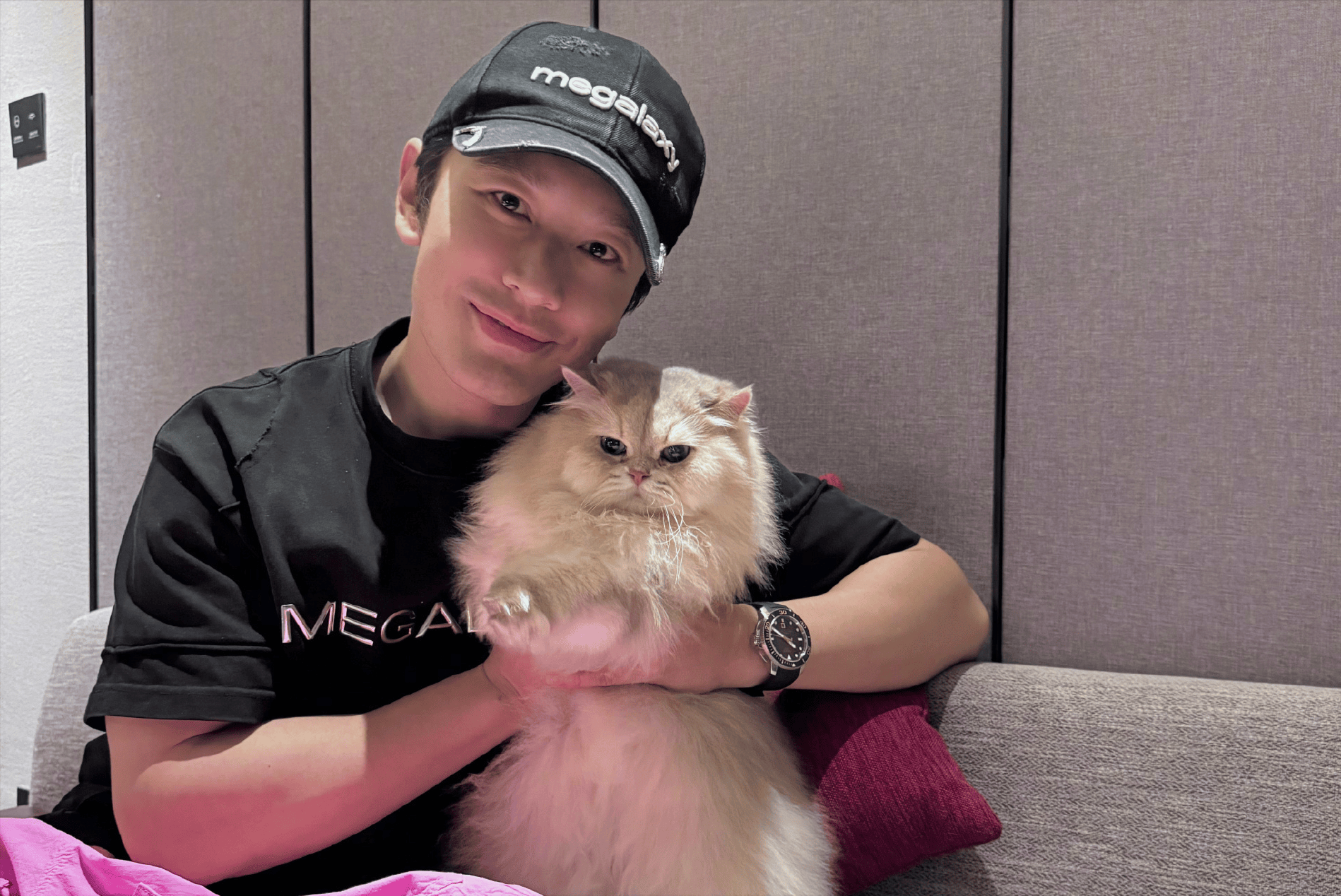 黄晓明47岁生日,前妻angelababy高调为经纪人庆生,古天乐坐c位