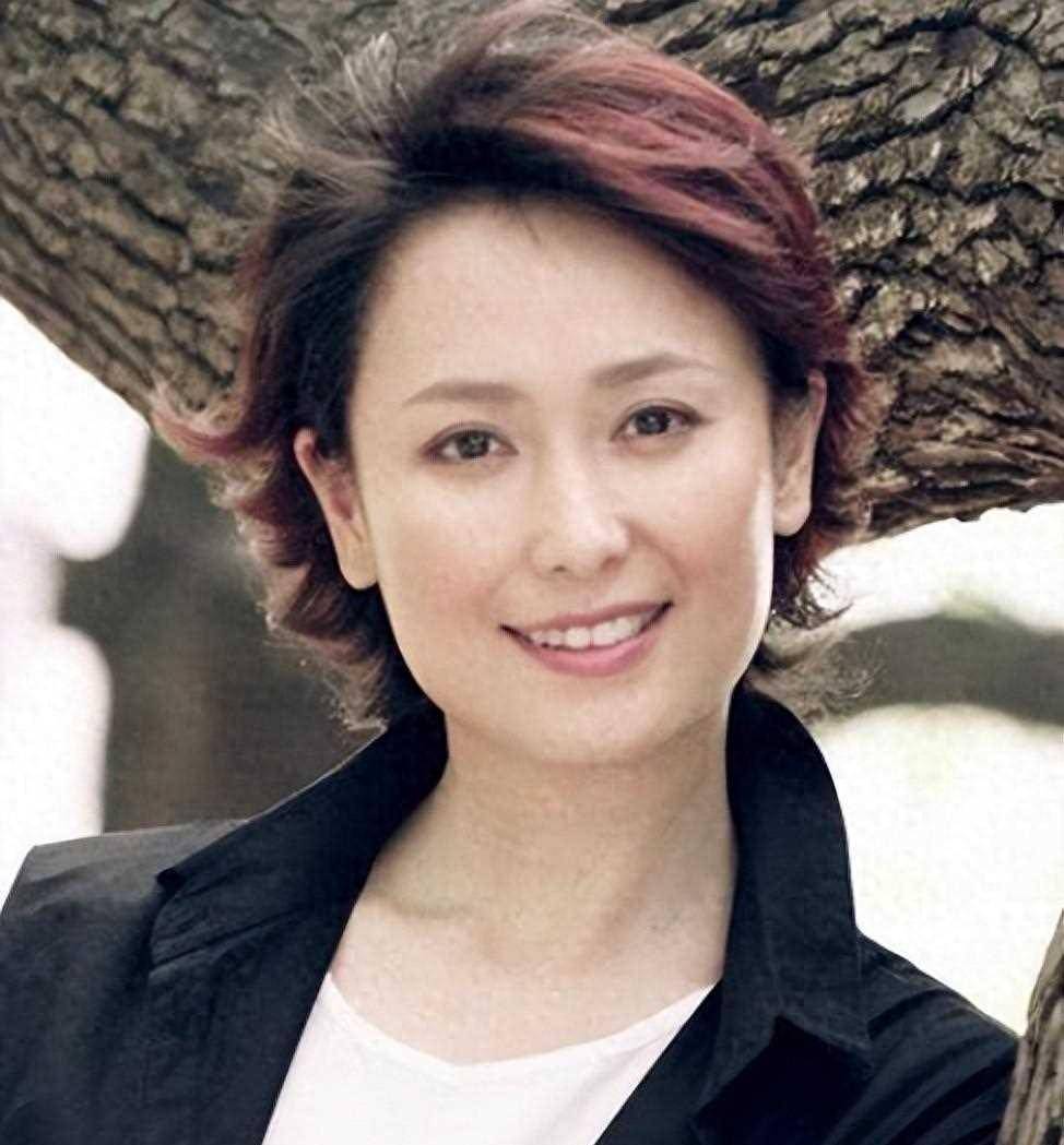 演员丈夫离婚,二婚嫁入豪门至今无子,今60岁被宠成"公主"_左翎_王建成