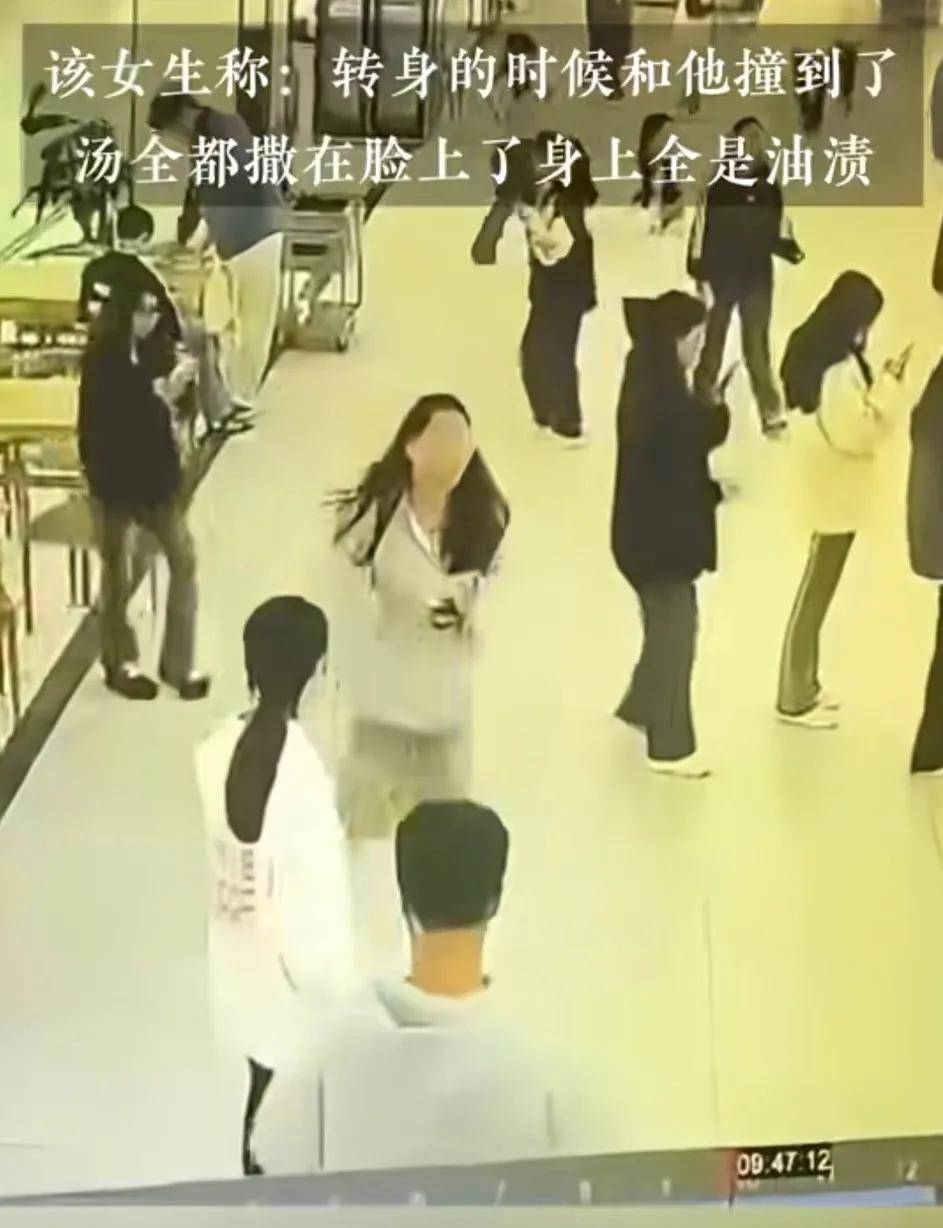小仙女在食堂打闹,不慎被热汤烫伤,明知错在自己,却要男生道歉_女生
