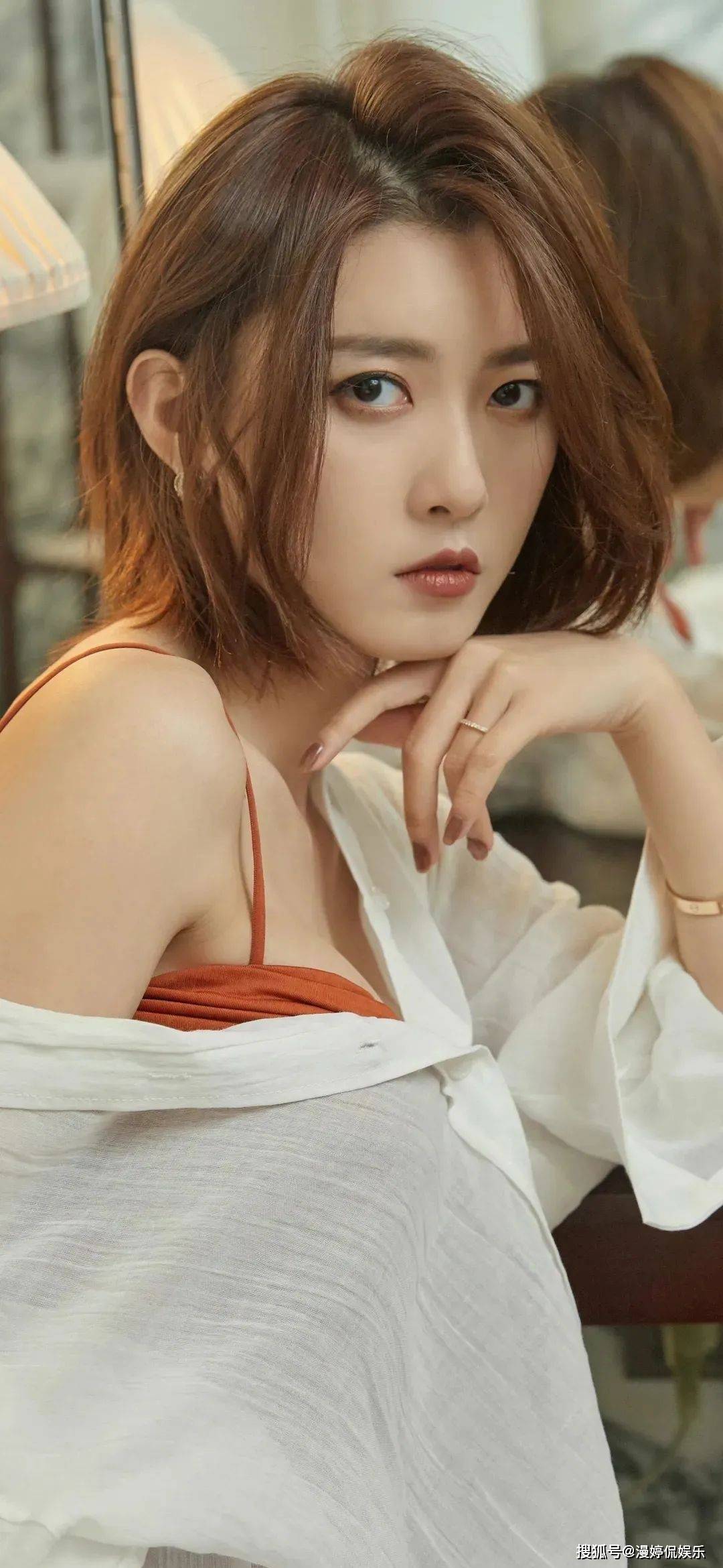 聂小雨,有容乃大完美身材,饱满诱人看一眼就心动