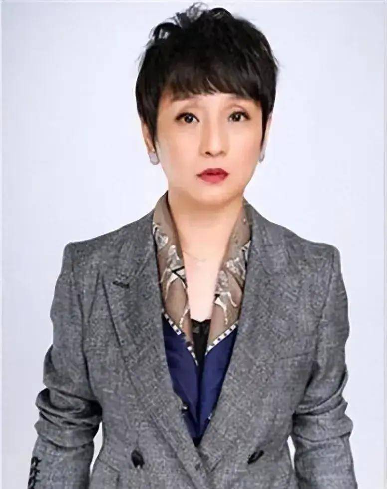 两度被出轨,一次因蒋雯丽,二次因柯蓝,51岁的孔琳终获幸福