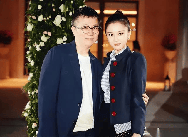 杨紫"陪睡上位"后续:亲密合照被扒,牵连多名女艺人,已取证