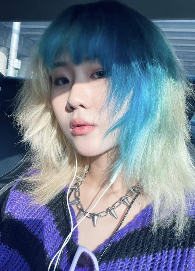 不后悔从王菲手中抢走窦唯,离婚18年后,高原选择和女儿共度余生