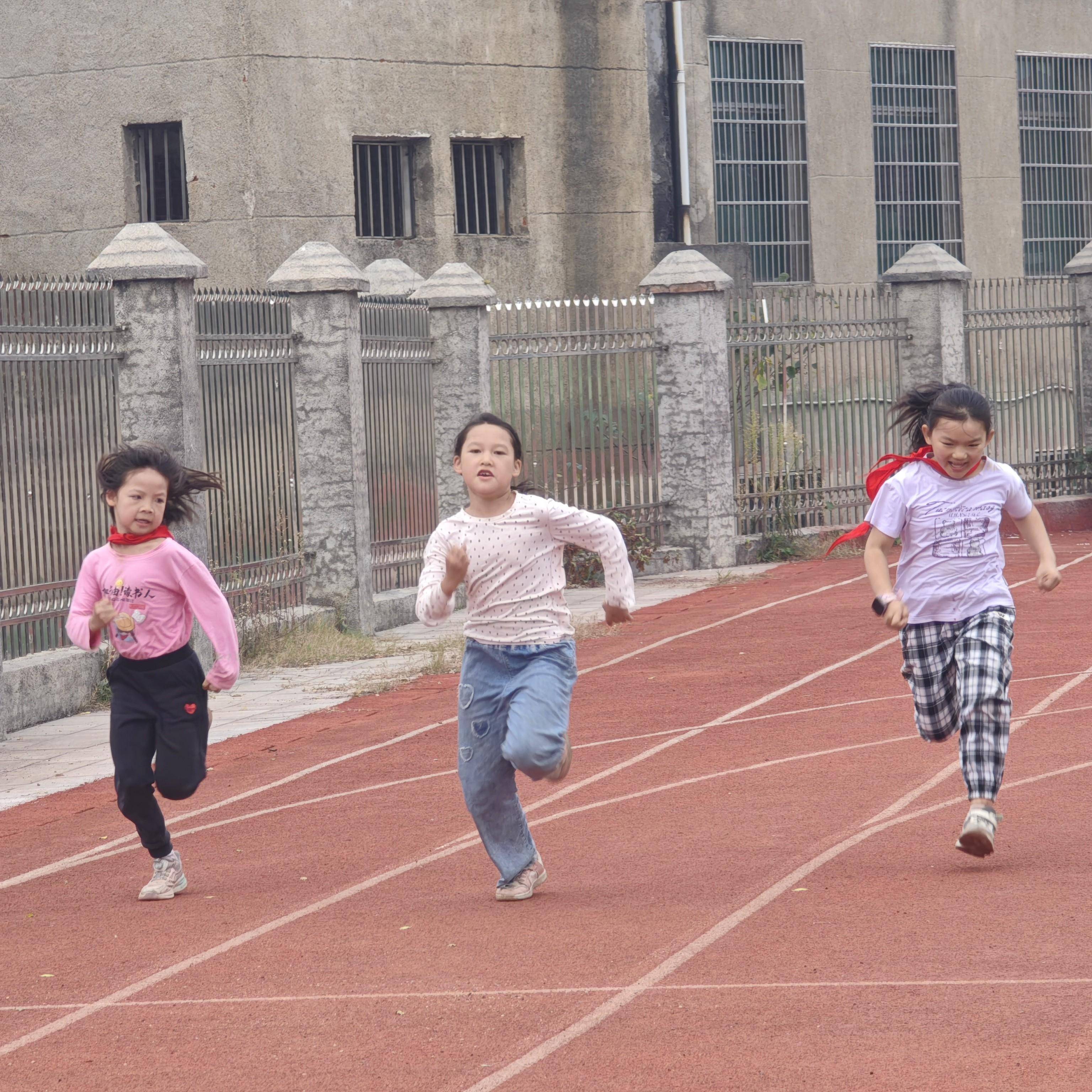 阳光奔跑 铿锵向未来:邵东市廉桥镇光陂学校举行跑步比赛